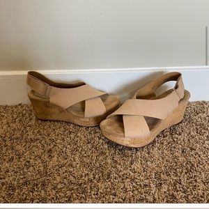 Clarks Women's Annadel Eirwyn Wedge Sandal